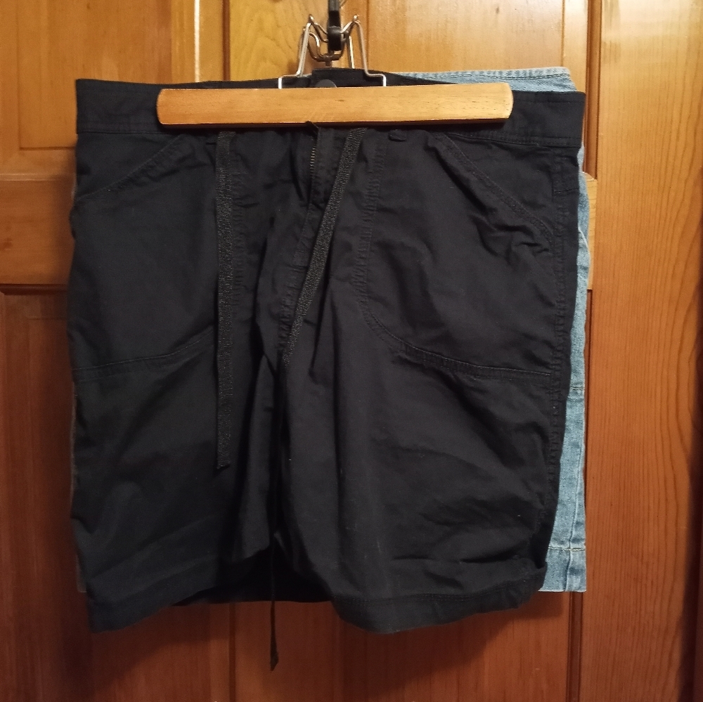 Black Skort